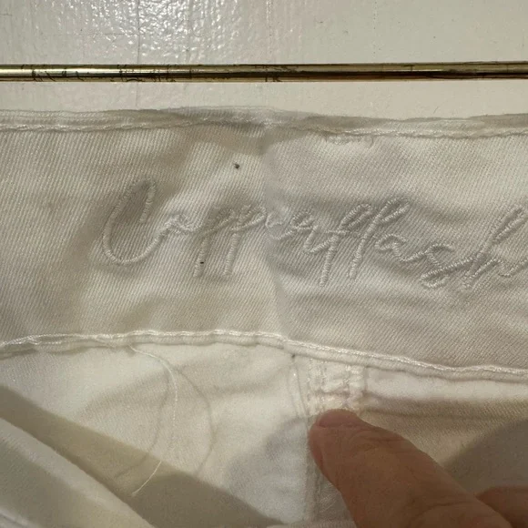 CopperFlash Women's White Capris. Size 16. - Picture 2 of 6